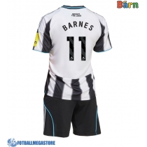 Fotballdrakt Barn Newcastle United Harvey Barnes #11 Hjemmedraktsett 2025-26 Kortermet (+ Korte bukser)